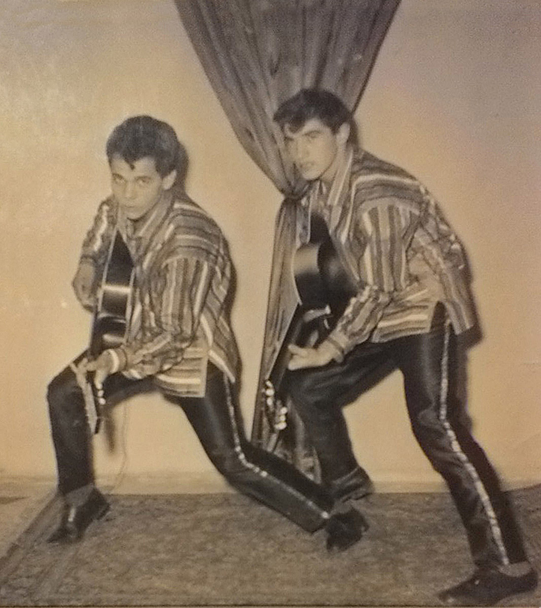 Jimmy, un agguerrito adolescente con la chitarra, in duo con Silvano Polidori