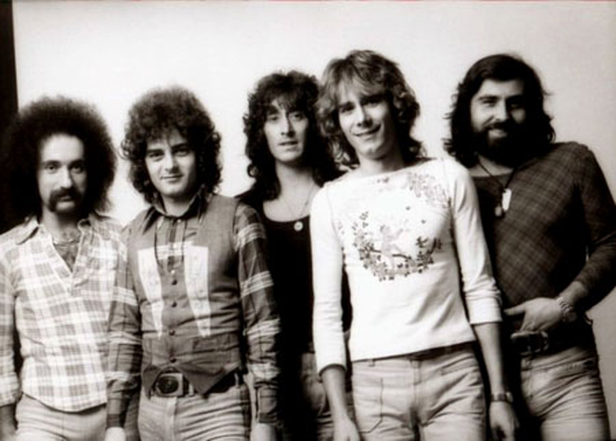 Anni 70 - Dave, al centro, con i Camaleonti
